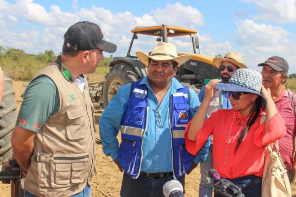 Gobernación cederá 40 hectáreas de tierras a familias de Reyes y dotará agua potable
