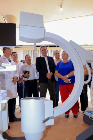 Gobernador del Beni fortalece el Hospital Presidente Germán Busch con equipo de imagenología de vanguardia