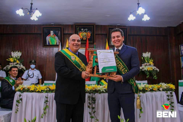 Gobernador del Beni recibió el reconocimiento de Alcaldía de San Borja
