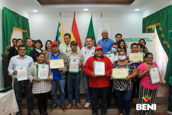 Gobernación entregó 11 personerías jurídicas a comunidades y organizaciones sociales