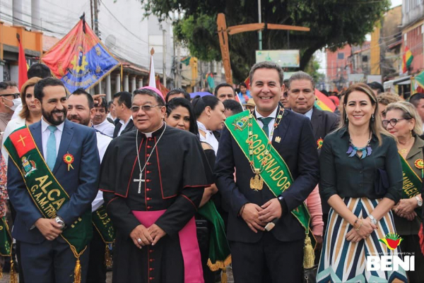 GOBERNADOR DR. ALEJANDRO UNZUETA ENCABEZÓ EL TRADICIONAL DESFILE CÍVICO EN HOMENAJE A LA INDEPENDENCIA DE LA PATRIA