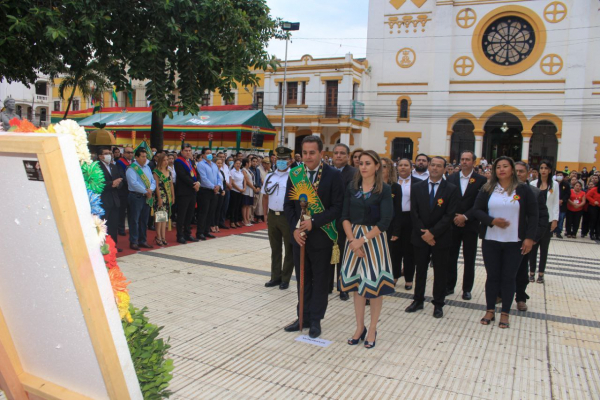 GOBERNADOR RINDIÓ SU HOMENAJE A LA PATRIA DEPOSITANDO OFRENDA FLORAL Y PARTICIPANDO DEL SOLEMNE TE DEUM