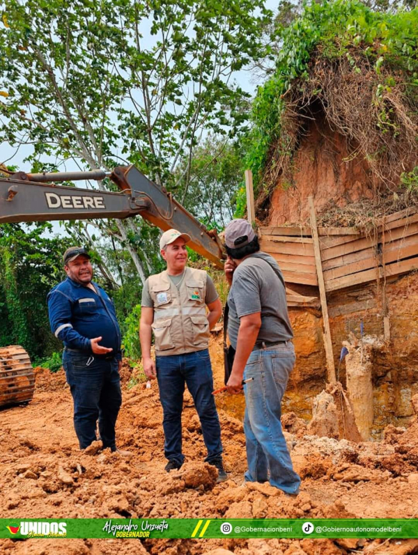 GOBERNADOR SUPERVISA AVANCES EN LA CONSTRUCCIÓN DEL MURO DEFENSIVO EN RIBERALTA